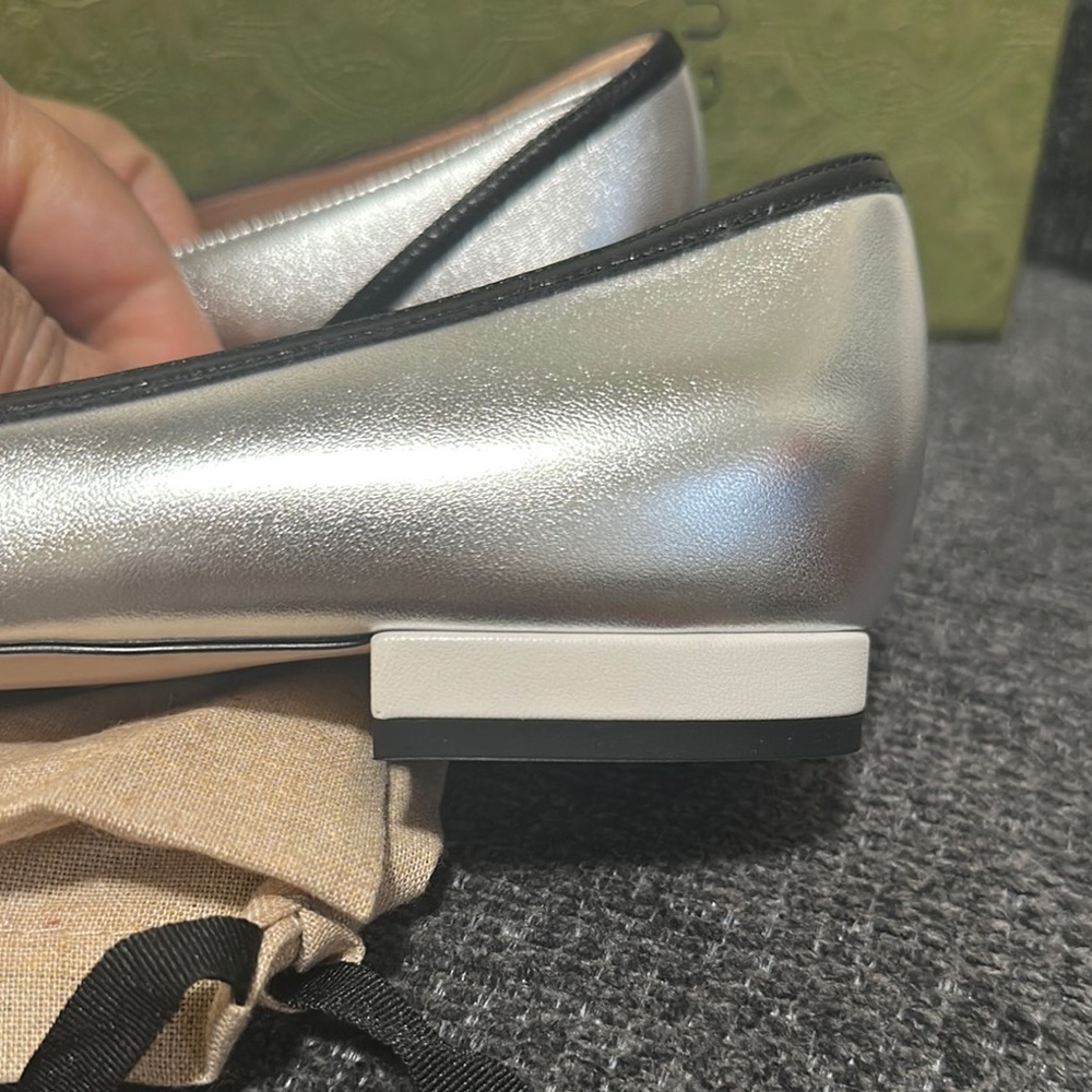Gucci Black and White Flats with Elegant Design - Picture 5 of 8